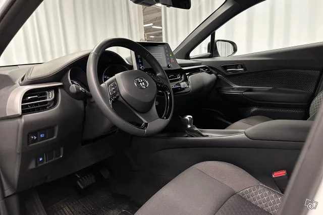 Toyota C-HR 1,8 Hybrid Active * ACC / LED / P.Kamera / Aktiivinen Kaistanseuranta / MiraCast * Image 6